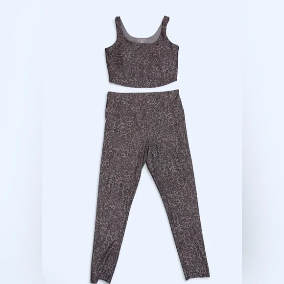 Harmony Balance Gray Leopard Print Two-Piece Yoga Set - Size Large - Picture 2 of 8